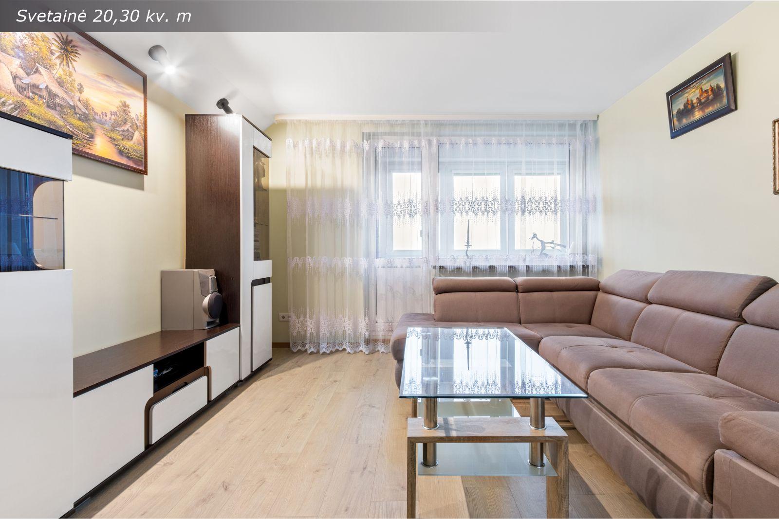 Parduodamas 1 kambario butas 11-ame namo aukšte su erdviu balkonu patogioje Klaipėdos miesto dalyje – Taikos pr.107!