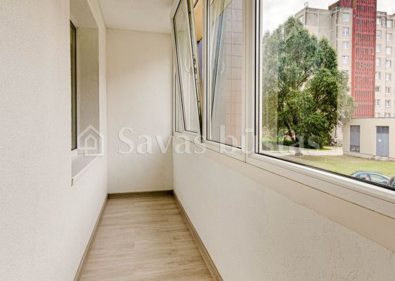 Parduodamas 2 kambarių butas 1 – ame aukšte iš 5, renovuotame name Stiklo g. 12, Radviliškyje)